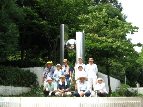 平和の塔の清掃